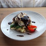 さじこよみ - 鯖のつみれ椎茸詰めアーモンドソテー　手亡豆とマコモダケ