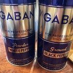 長岡生姜醤油らーめん 壱八商店 - ２種類の胡椒