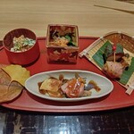 日本料理　伊せ吟 - 各盆に盛りつけました