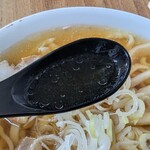 食堂なまえ - 透明な豚骨ベースの絶品スープ