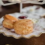 ハンブルトンホール - 料理写真:焼きたてスコーン