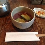 Ochatookashiyokoo - 2014年9月：お茶とお餅セット(\940)…お餅はあたたかいぜんざい(つぶ餡　よもぎ餅)を選択