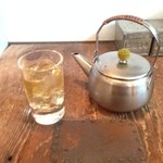 Ochatookashiyokoo - 2014年9月：お茶とお餅セット(\940)…ほうじ茶。