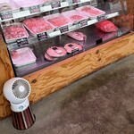 ひこま豚食堂＆精肉店 Boodeli - 販売されているお肉たち