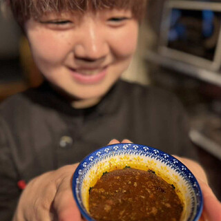 【NEW】お通しの黒毛和牛カレースープは食べ放題♪