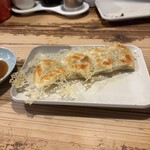 くるめラーメン ぼたもち - セットの半餃子。Ａセットなのでおにぎりか、ご飯選べます。ちなみに味のりか生のりも選べます。