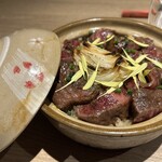 にこらす - 秋田由利牛イチボと玉ねぎローストの土鍋ご飯
