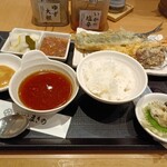 まきの センタープラザ店 - 秋祭り天ぷら定食。ごはんはお代わり可。
