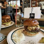 ザ・コーナー ハンバーガー＆サルーン - 