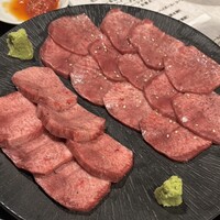 炭火焼肉 日本橋イタダキ - 特上タン　上タン