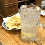 餃子酒場 大寅 - ・メガ生レモンハイ 880円/税込
・ポテトチップス(チャージ) 300円/税込