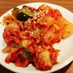 焼肉ホルモン きょうい - キムチ盛り
