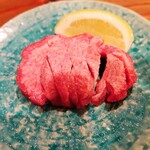 焼肉ホルモン きょうい - 厚切りタン