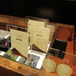 草庵 鍋島 - 帳場に受賞盾