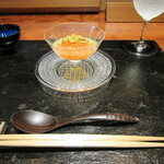 草庵 鍋島 - 一品目、初物イクラ