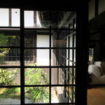 草庵 鍋島 - 本邸内部、庭が2か所