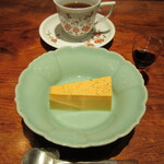 草庵 鍋島 - 朝食のデザートは絶品手作りプリン、和紅茶と