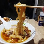 手打 親鶏中華そば 綾川 - 麺リフトアップ