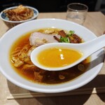 手打 親鶏中華そば 綾川 - 金色スープ