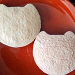 ナッシュカッツェ - 【ナッシュのネコメレンゲ（イチゴ・バニラ）】右側がイチゴ