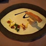 o・mo・ya - ごあいさつの一皿『フォアグラのムース』！クリーミーで濃厚なフォアグラムースは、そのまま食べても美味しいし、バケットにつけて食べても、ま、まいう～～♪(^o^)丿