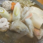 宿家 坂の上 - 鍋はものすごく出汁が出る