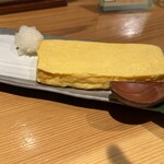 葛西 彦酉 - だし巻き玉子。お好み焼きのヘラみたいなので仕上げてた。良きアイデア。