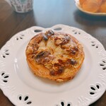 ベーカリー ドゥークー - 料理写真:くるみアーモンド