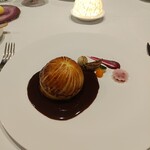 La Vallee d'Or - お肉のメイン：ラカン産小鳩のパイ包み、サルミソース