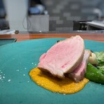 Refugeforestiere 五島 - 202509◆やよい豚ロース、カシューナッツ、ドライトマト 豚肉の断面が美しい！完璧な火入れですね。 ソースの名称忘れたのですが、豚肉の旨味と重なりとてもいいお味でした。