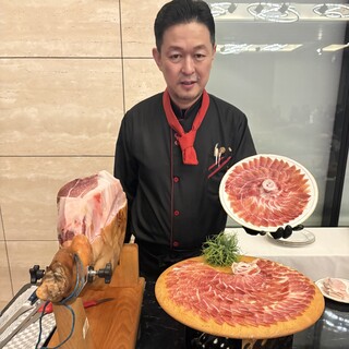 コルタドールが提供するハモンイベリコとパンコントマテ