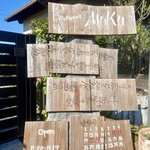 Restaurant MuKu - 入口のプレートが素敵