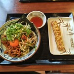 丸亀製麺 - 旨辛肉盛りニラ玉ぶっかけ 大 1070円にちくわ天 160円」