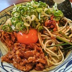 丸亀製麺 - 旨辛肉盛りニラ玉ぶっかけ