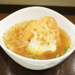 藤吉 - すっぽんオニオングラタンスープ(900円・外税)