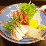 藤吉 - 本日のおまかせ松(1600円・外税)のお刺身。〆鯖、こち、鮪