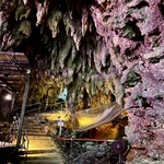 ガンガラーの谷　ケイブカフェ - ツアーが始まったらこの先へ進んでいきます