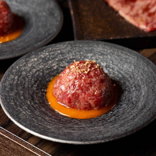 脂がすっと溶け、噛むほどに旨みが広がる雌牛を堪能