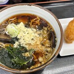 立喰いそば 山吹 - しいたけそば630円、いなり寿司100円