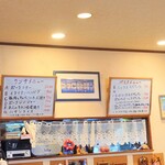 シャンティ - カウンター席上に掲げられている、"本日のランチ"メニュー。