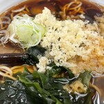 立喰いそば 山吹 - しいたけそばのアップ