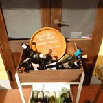 シャンティ - 玄関扉横のランチ案内。