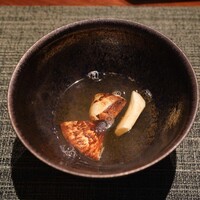 蒼 - 愛媛藤本さんの神経締め鱧の身と骨からつくったコンソメ、岩手の松茸入り