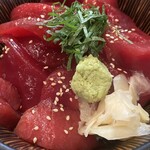 まぐろの鉄人 - まぐろづけ丼てんこ盛り ご飯大盛