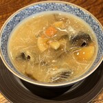 銀座 やまの辺 江戸中華 - 黄金ピータンとなめこ、平茸、モリーユ、香箱蟹のスープ