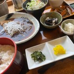 海の駅とまり 元気海 - ひらめ煮魚定食