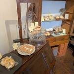 喫茶ランプティラ - パンの販売コーナー✨️