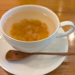 喫茶ランプティラ - 自家製きんかん茶 530円✨️たっぷりの金柑コンポートは皮の辛味と後味のさっぱりさが最高！
