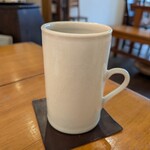 喫茶ランプティラ - 明かりブレンド 530円✨️中深煎りのタイプ。量は少々すくないものの、深くてしっかり濃いめ。スリムなカップは不思議な持ち手、お洒落で冷めにくい点も◎。
