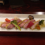 ラボラトリバーアンドレストラン - 上林鶏のロースト
      鴨のローストかと思ったら、鶏でした。
      旨味を閉じ込めた焼き方時間にノウハウがあるらしい！(^^)